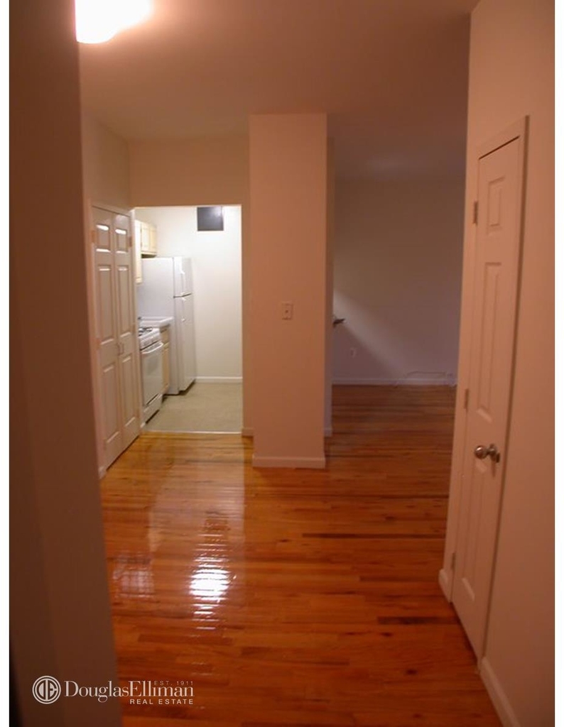 171 Clermont Avenue - Photo 3