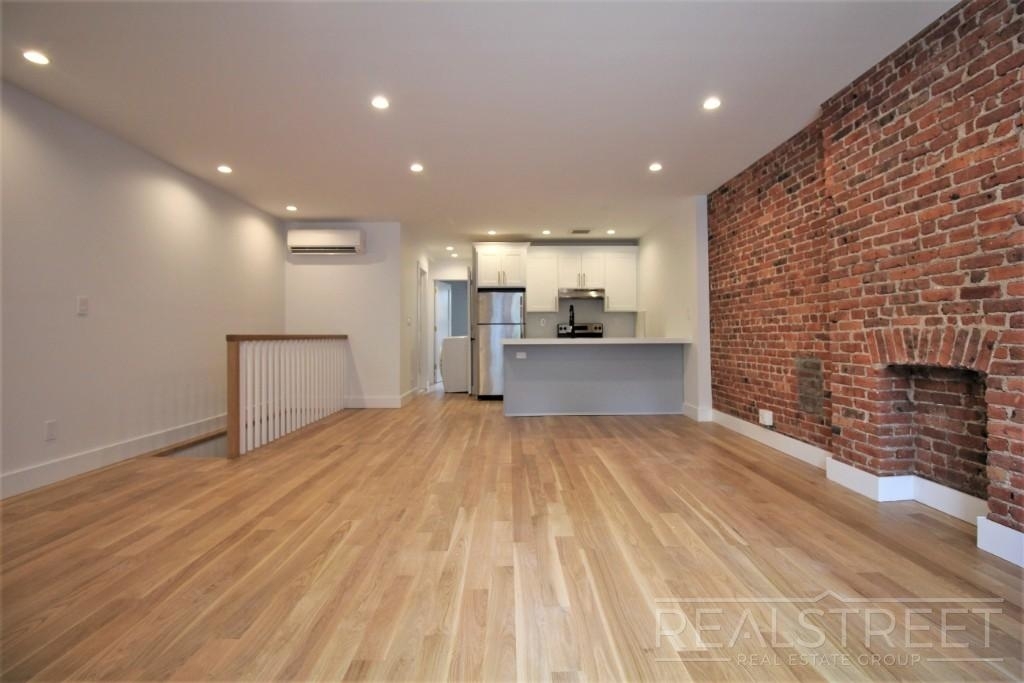 1099 Park Place - Photo 3