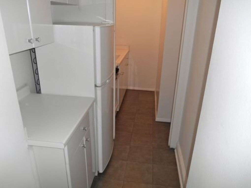 152 East 39th  - Photo 3