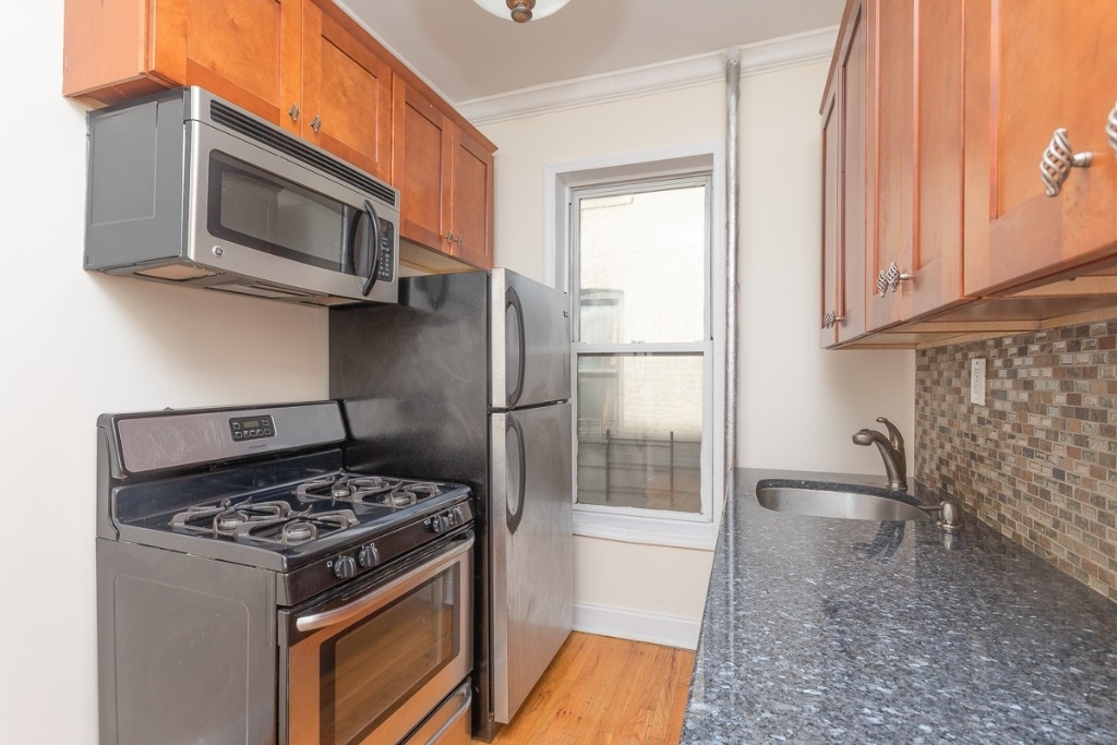 864 Nostrand Ave - Photo 4