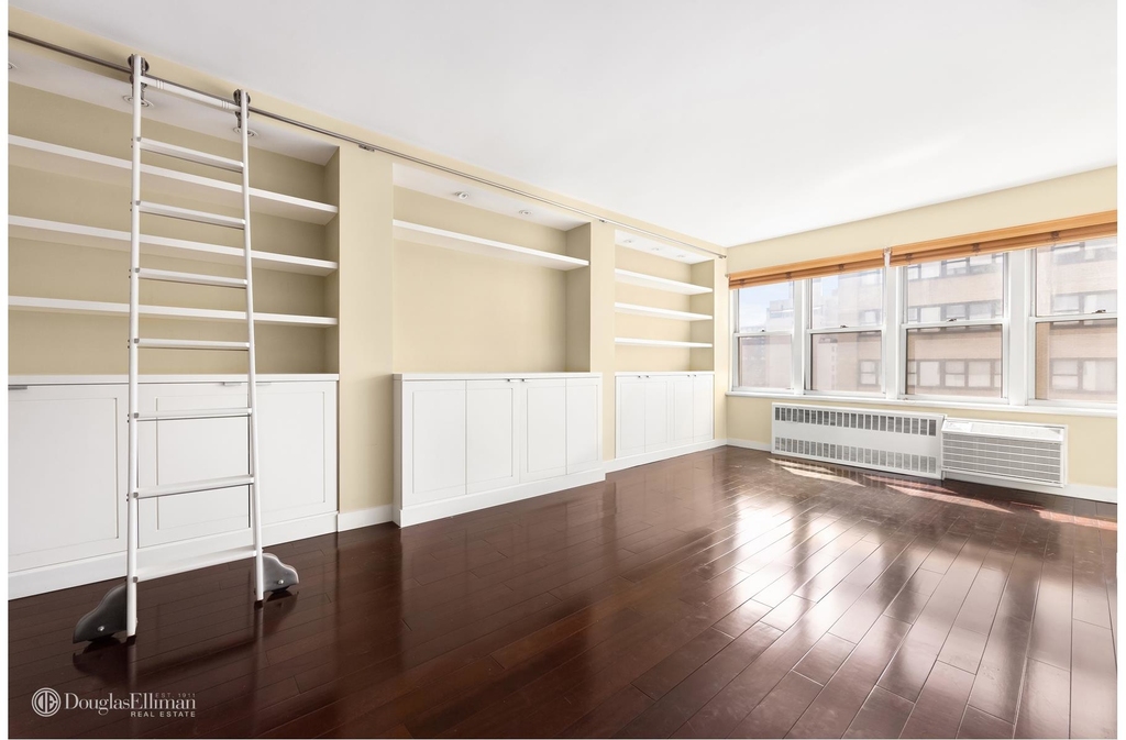 155 East 38th St - Photo 0