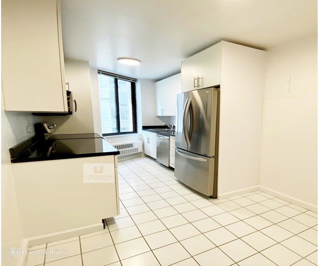 800 Fifth Avenue - Photo 2