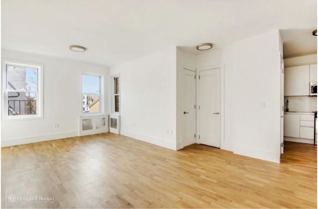 40 Linden Boulevard - Photo 1