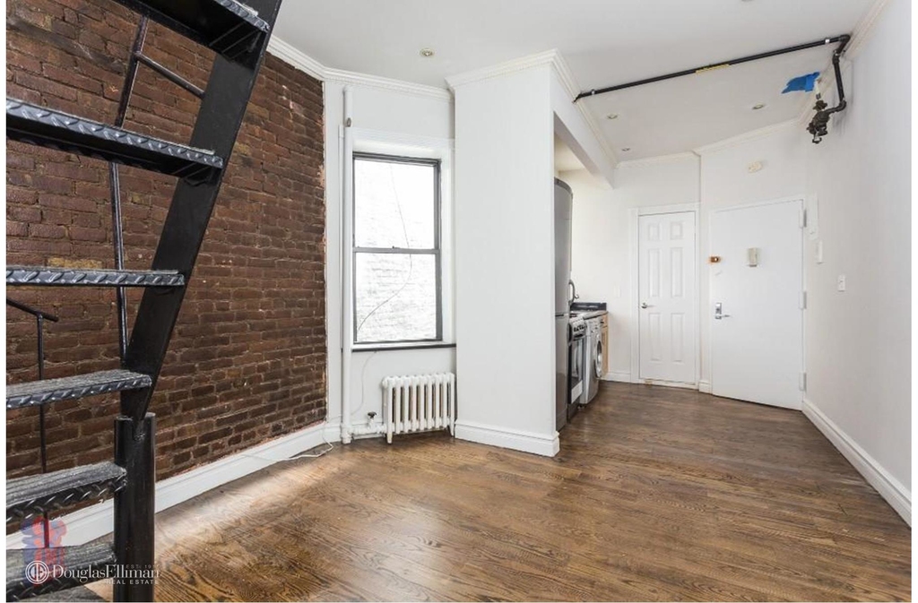 221 East 23rd St - Photo 1