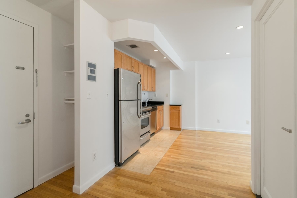 698 Tenth Avenue - Photo 2