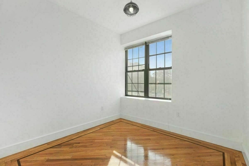 276 east 23rd St - Photo 4