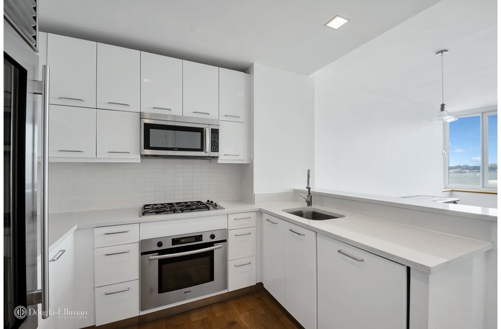 635 West 42nd St - Photo 0