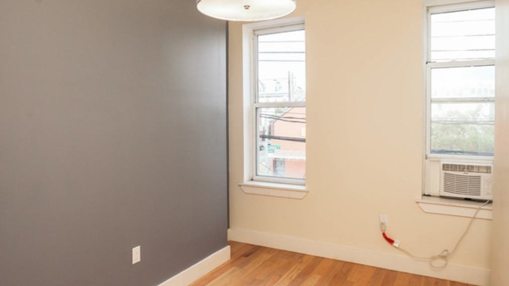 404 Seneca Ave, Brooklyn - Photo 2