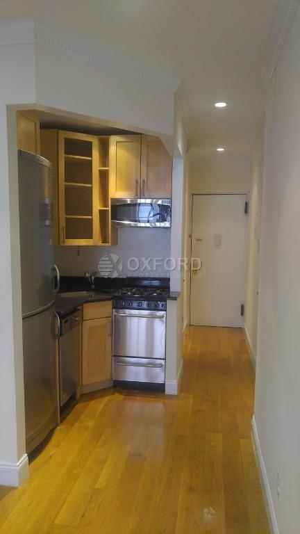 209 E 25th St - Photo 0