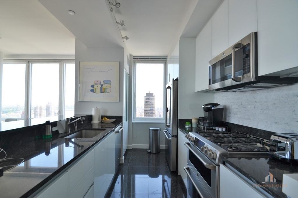 W 62 St. - Photo 11