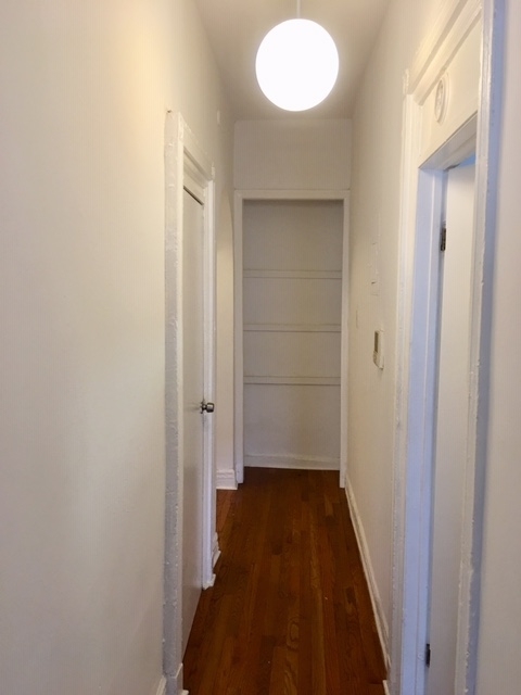 1047 Bedford Ave - Photo 4