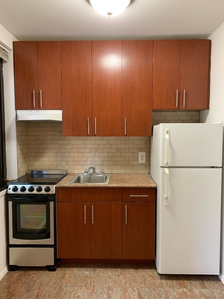 207 East 27th - Photo 1