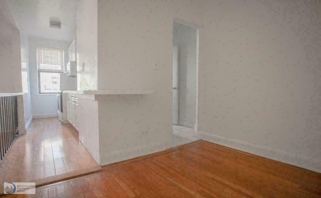 233 East 32nd Street - Photo 3