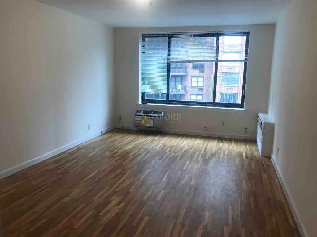 1570 First Avenue - Photo 3