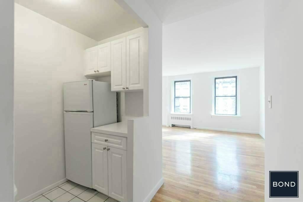 947 First Avenue - Photo 3