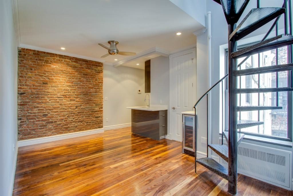 1590 Lexington Avenue - Photo 1