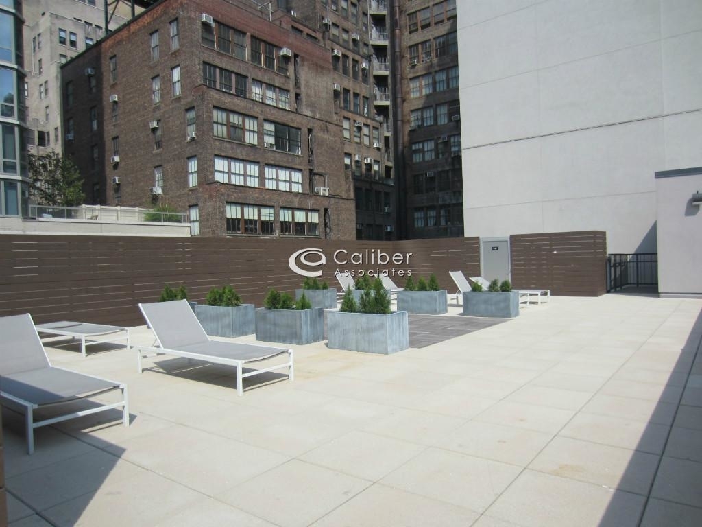 West 37th Street - Photo 3