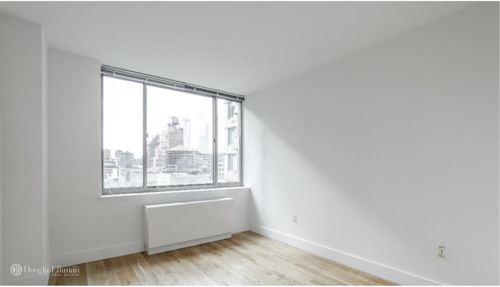 200 West 26th St - Photo 2