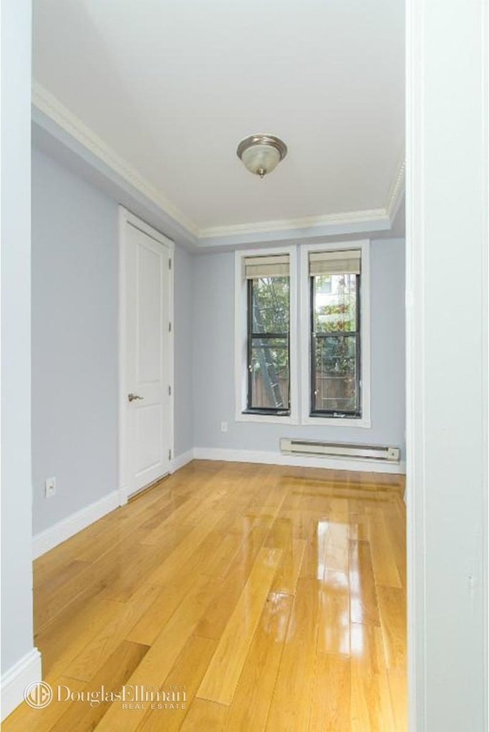 529 East 6th St - Photo 3