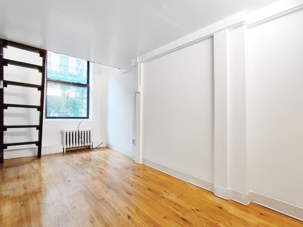 112 Macdougal - Photo 3