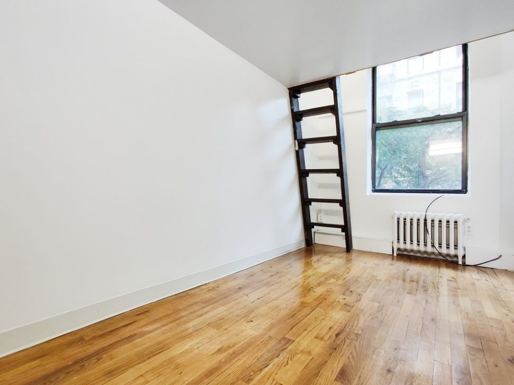 112 Macdougal - Photo 2