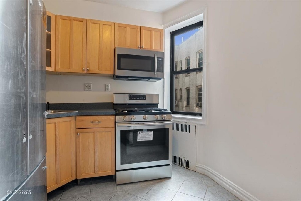 192 East 8th - Photo 5