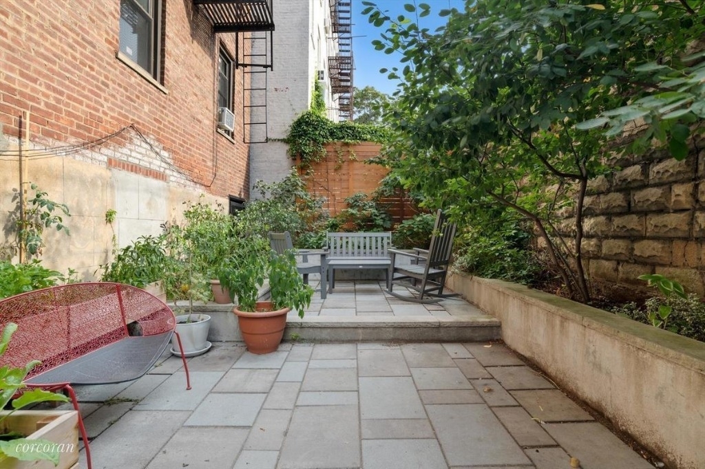 192 East 8th - Photo 8