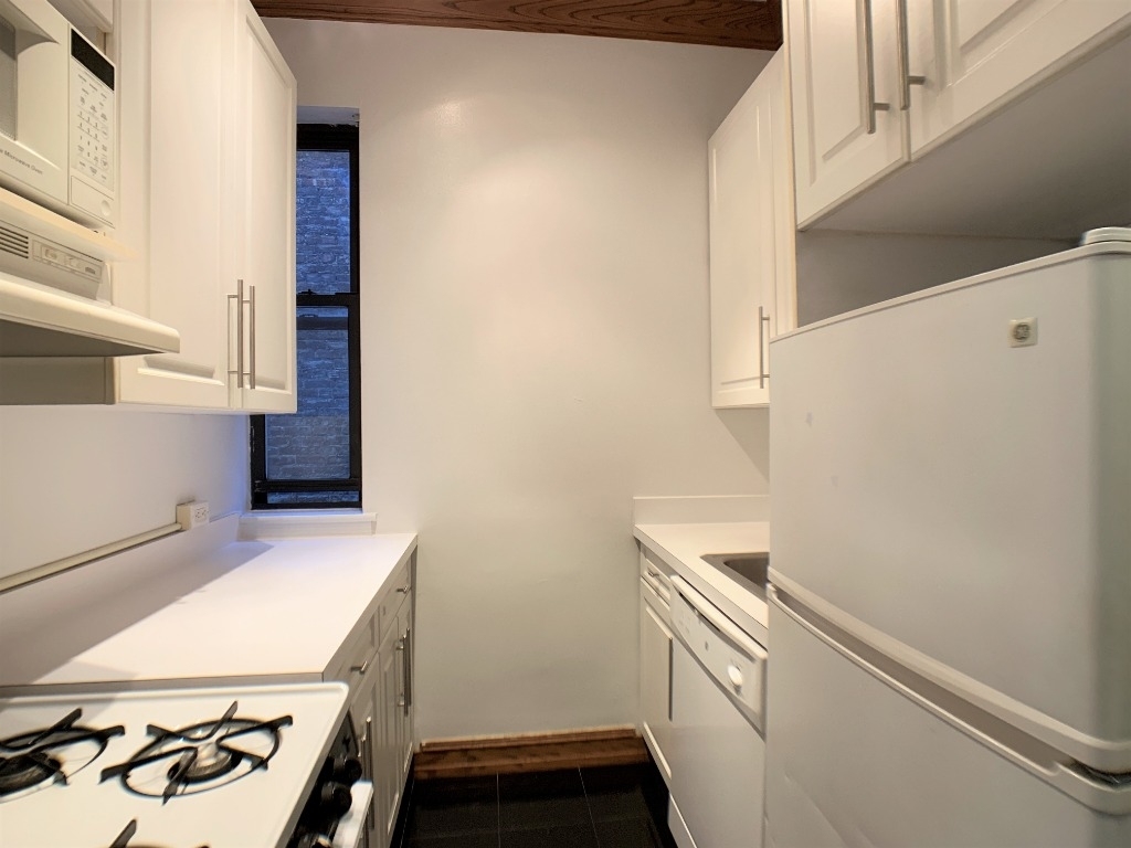 East 83 Street. - Photo 2