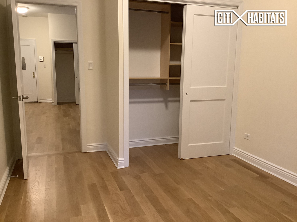 212 Grand Street - Photo 5