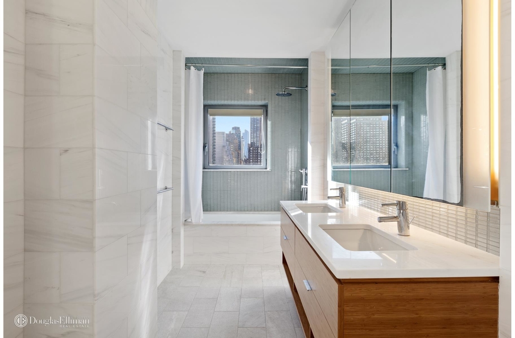 303 East 33rd St - Photo 10