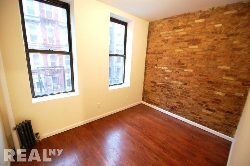 252 Broome St - Photo 1