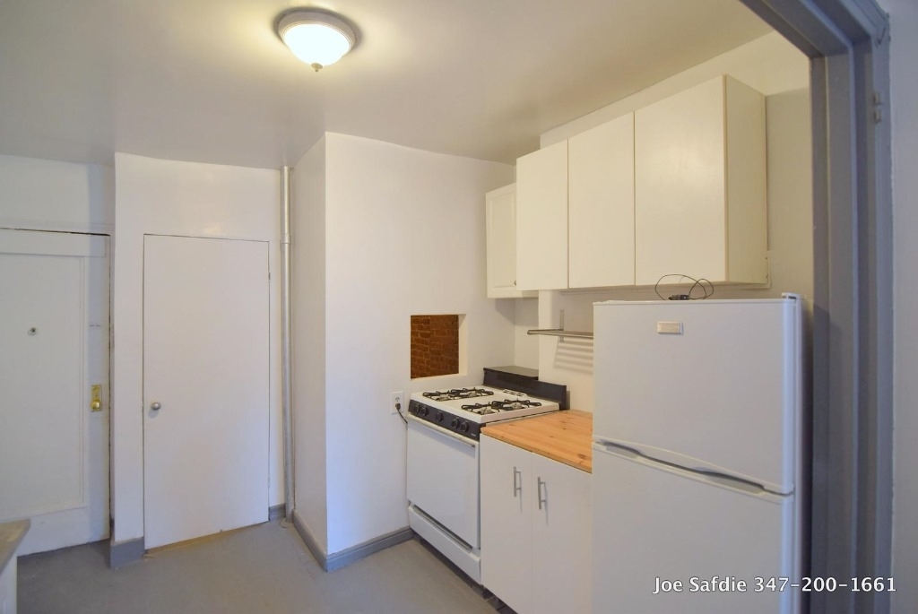 176 Suffolk St - Photo 4