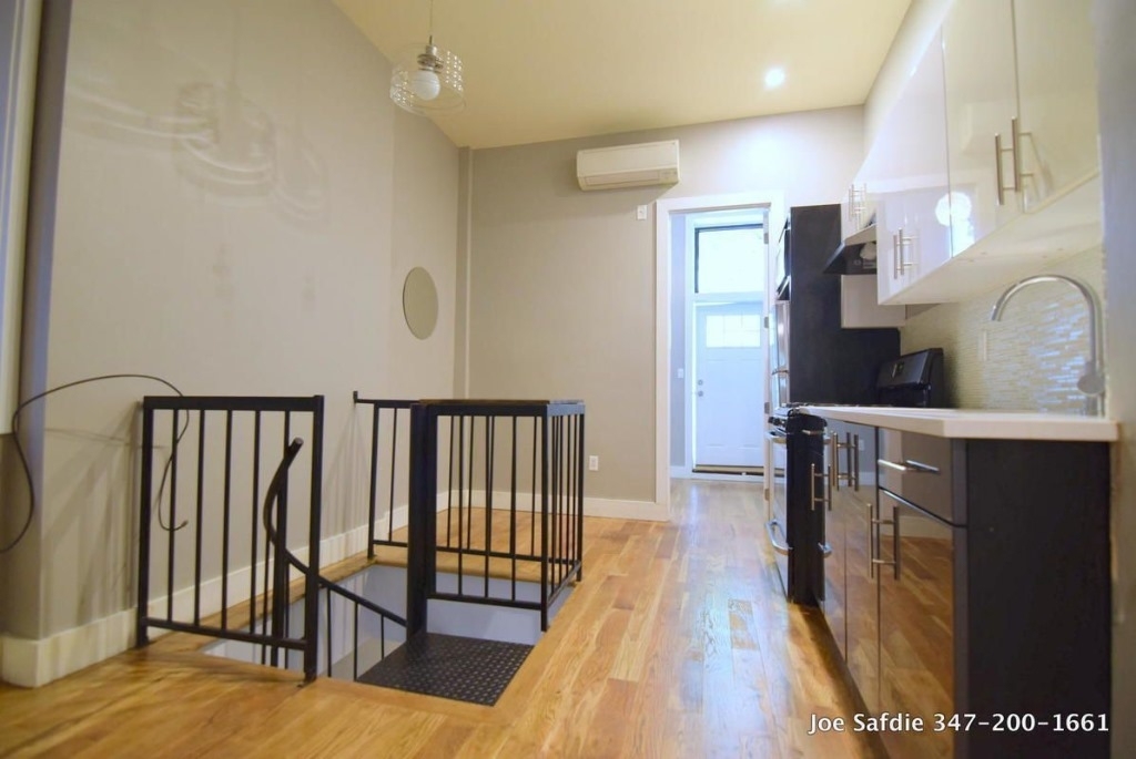 139 Essex St  - Photo 0