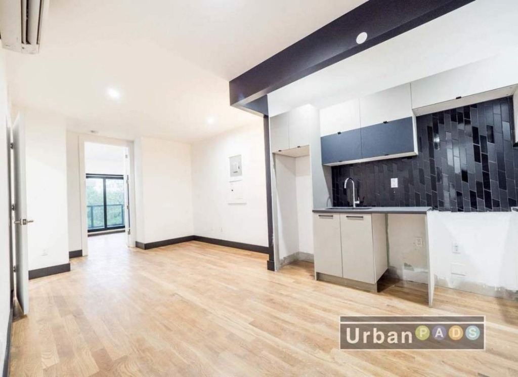 562 Park Place #3R - Photo 0