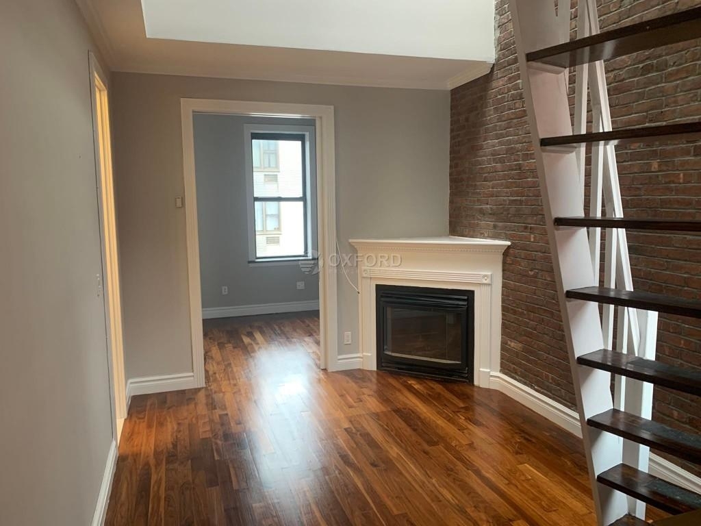 214 East 25th Street - Photo 2