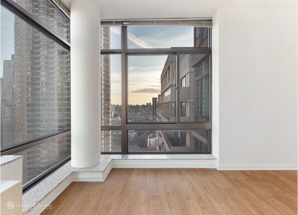 300 East 39th St - Photo 9