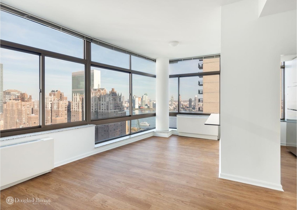 300 East 39th St - Photo 2