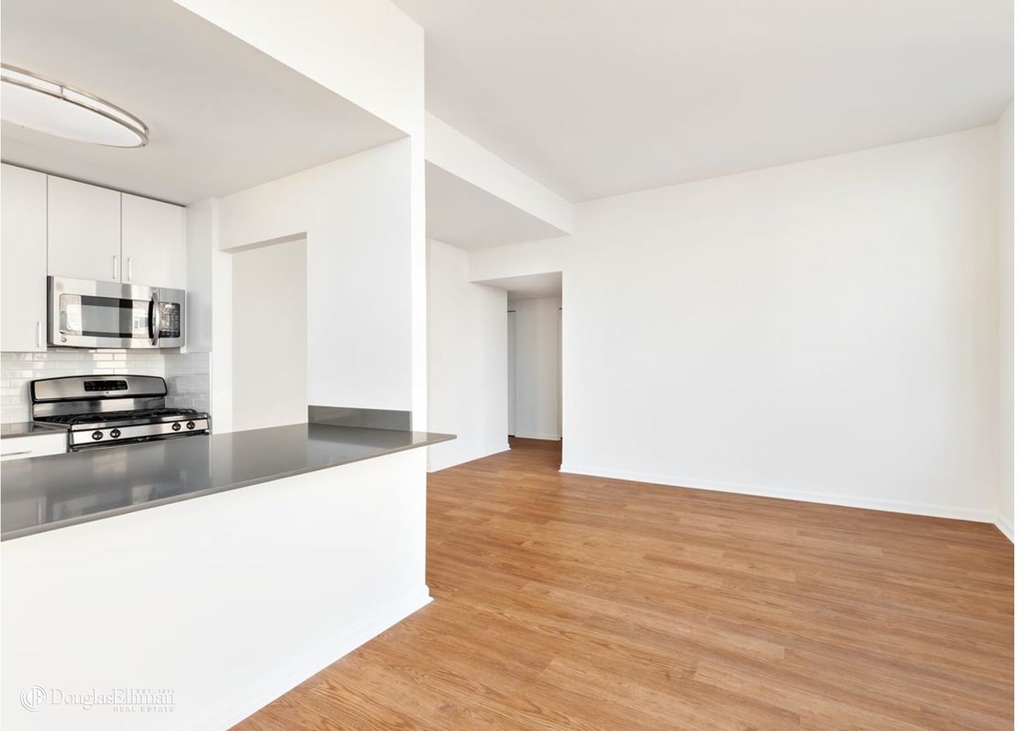 300 East 39th St - Photo 5