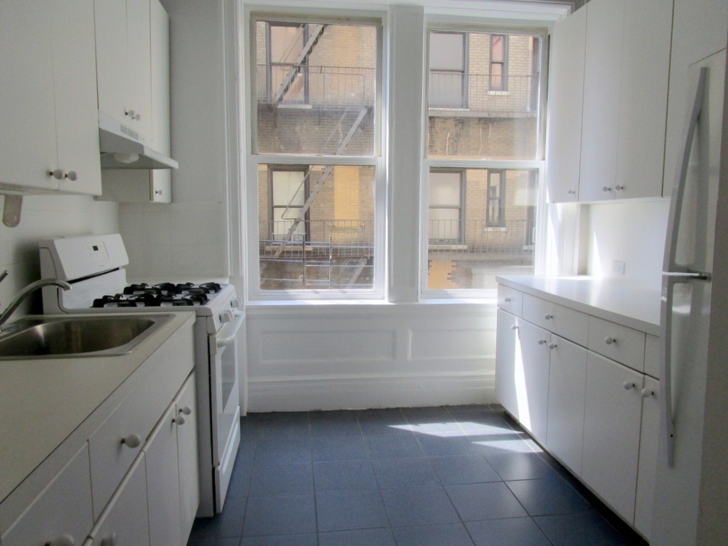 West 98th Street - Photo 3