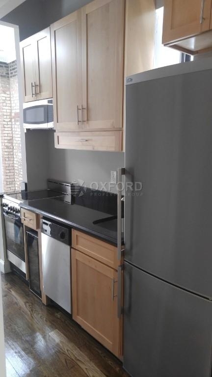 210 East 25th Street - Photo 4