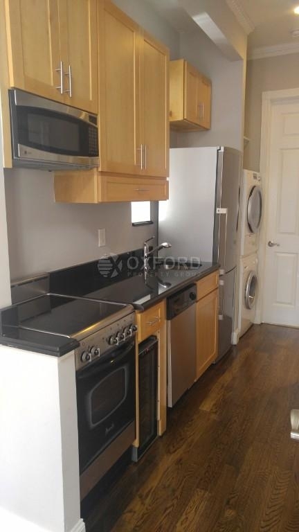 210 East 25th Street - Photo 6