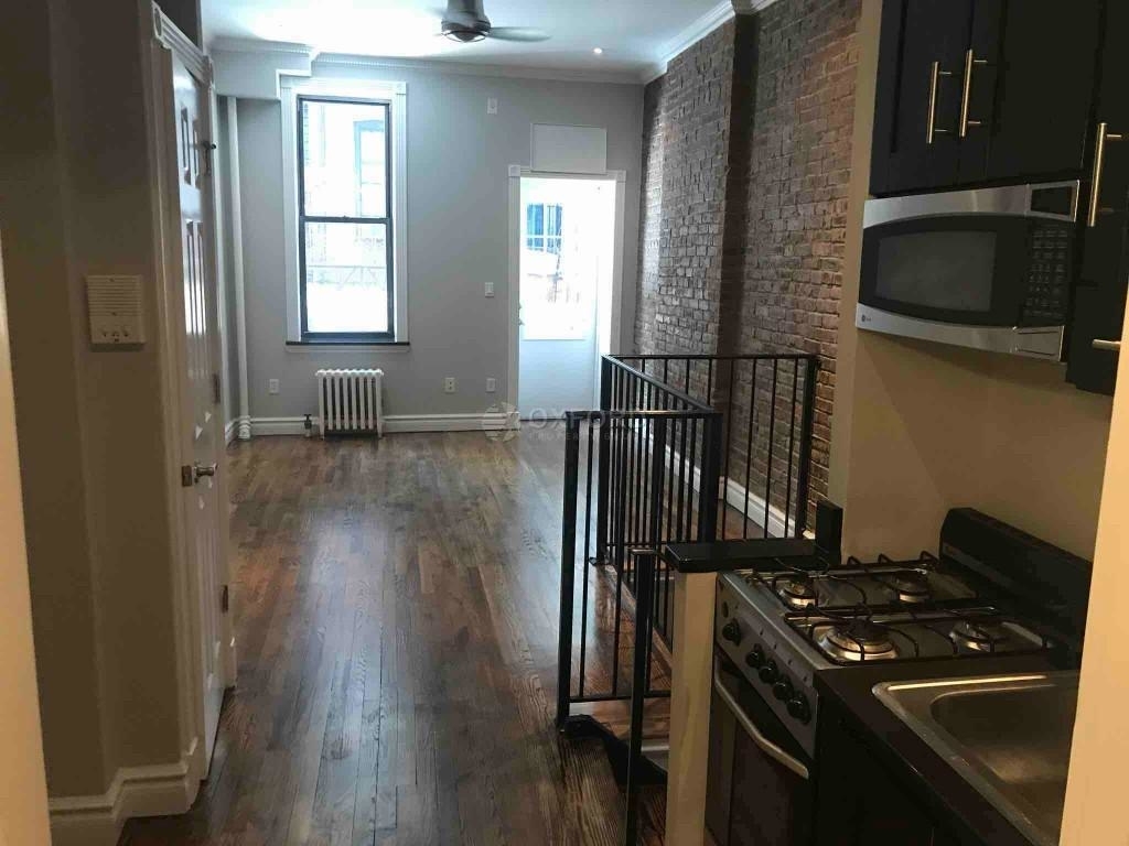 246 Mott Street - Photo 4