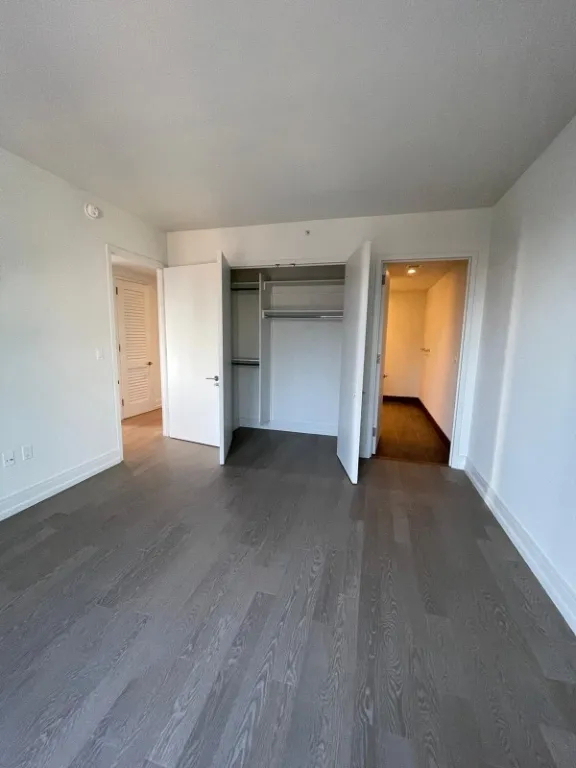 555 10th Avenue - Photo 5