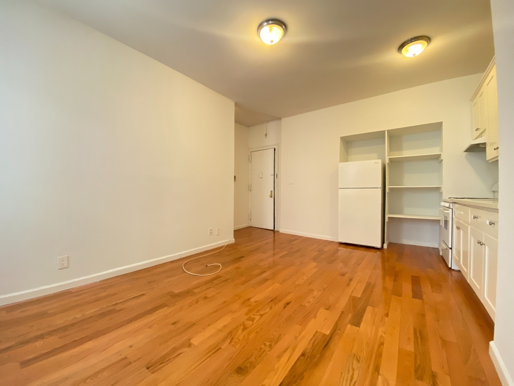 160 Fenimore Street - Photo 3