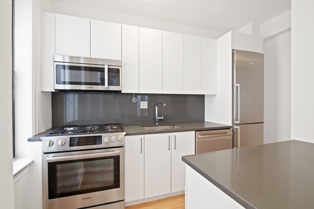 301 East 21 St - Photo 9