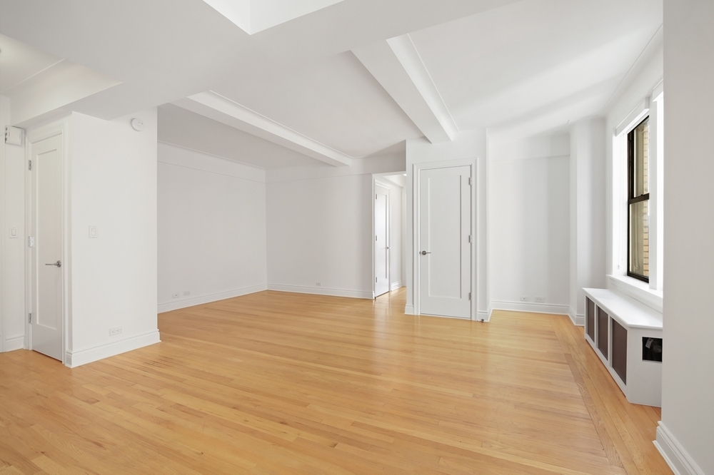 301 East 21 St - Photo 5