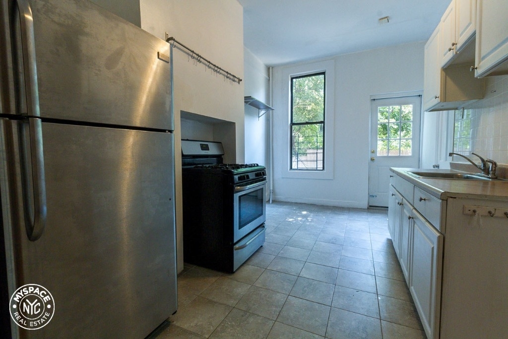 220 Suydam Street - Photo 1