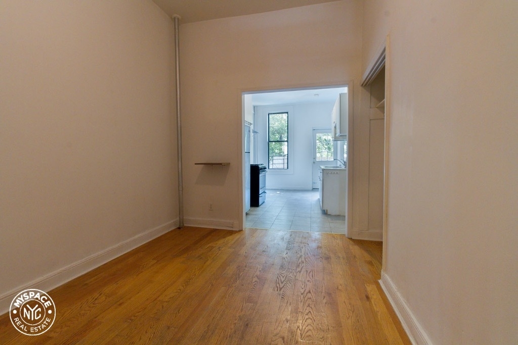 220 Suydam Street - Photo 2