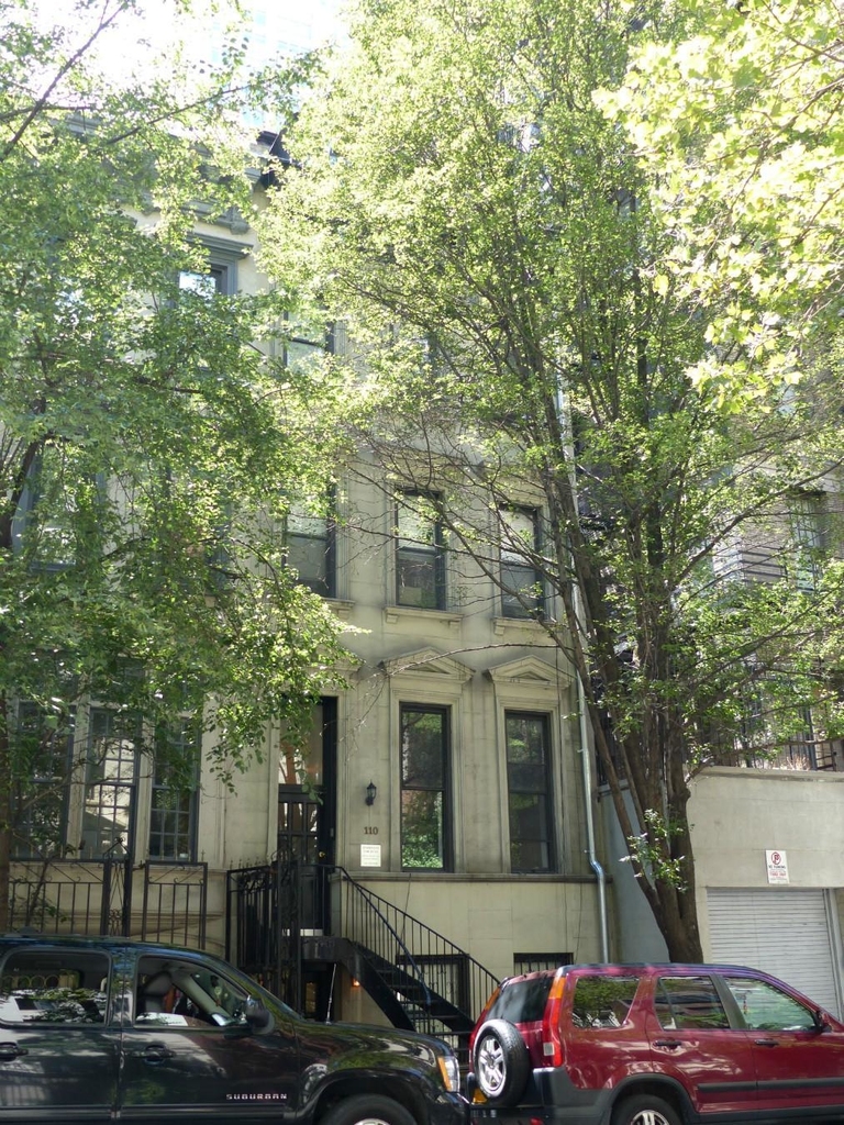 110 E 61st - Photo 10