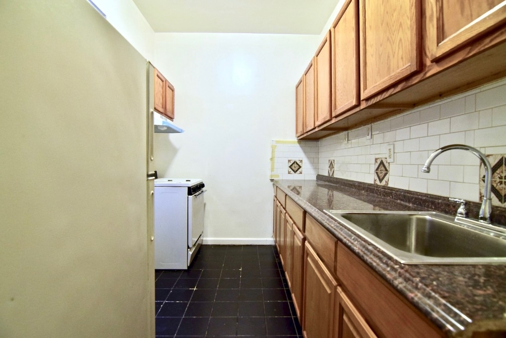 490 Ocean Parkway  - Photo 5